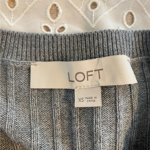 LOFT Gray Ribbed Long Sleeve Super Soft Sweater with White Eyelet Hem Size XS - Picture 4 of 5